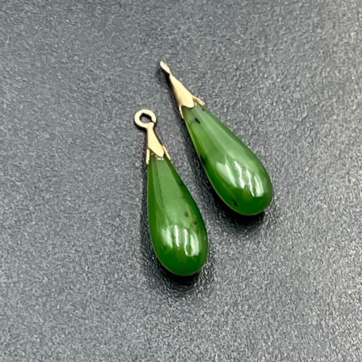 Vintage 14k Yellow Gold Capped Teardrop Pear-Shaped Nephrite Jade Earrings March